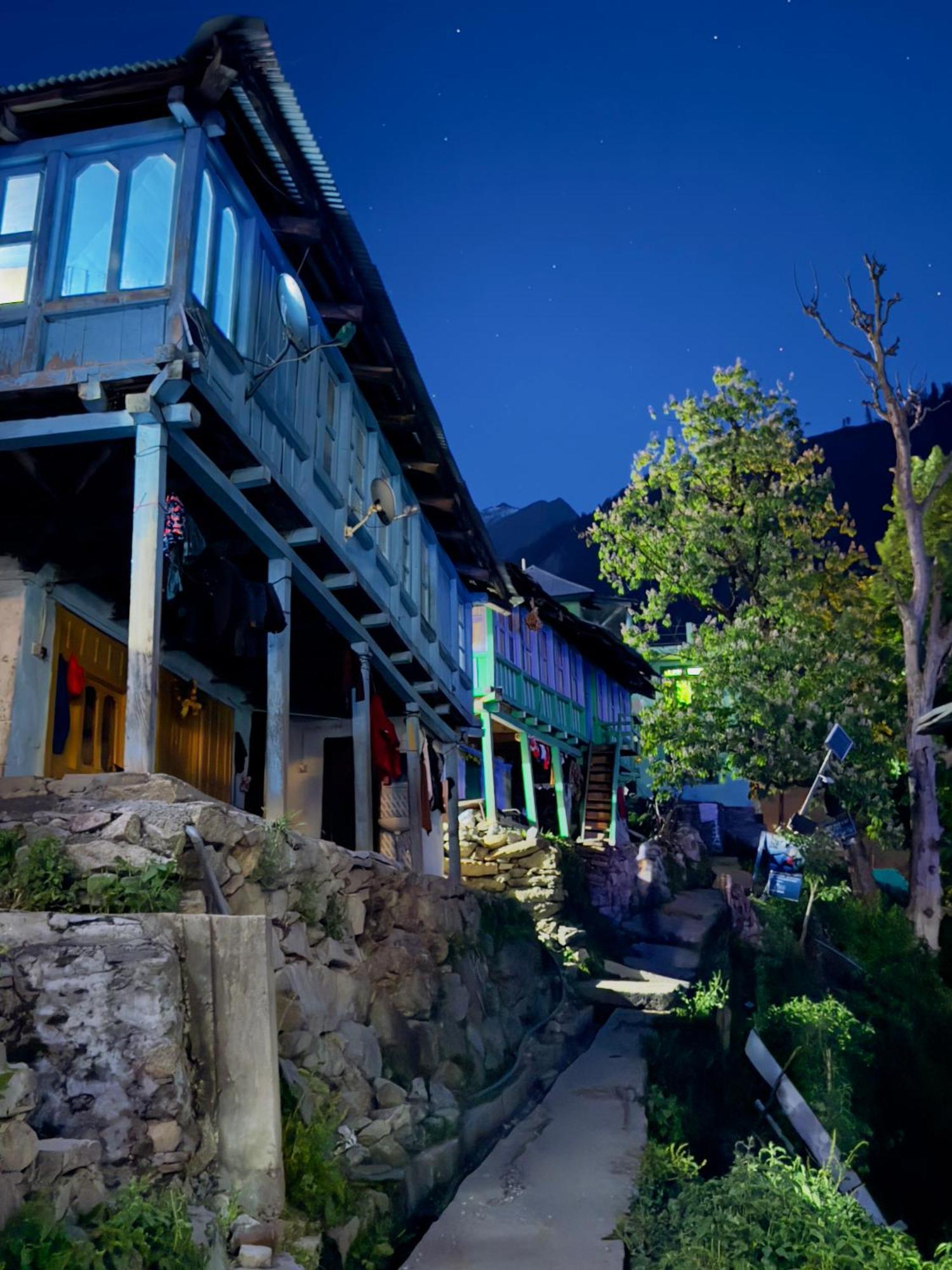 Yellowjackets Hostel Tosh Экстерьер фото