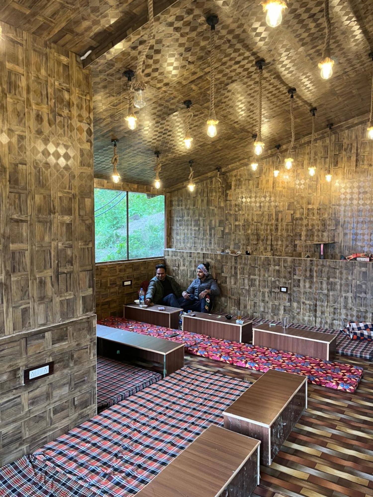 Yellowjackets Hostel Tosh Экстерьер фото