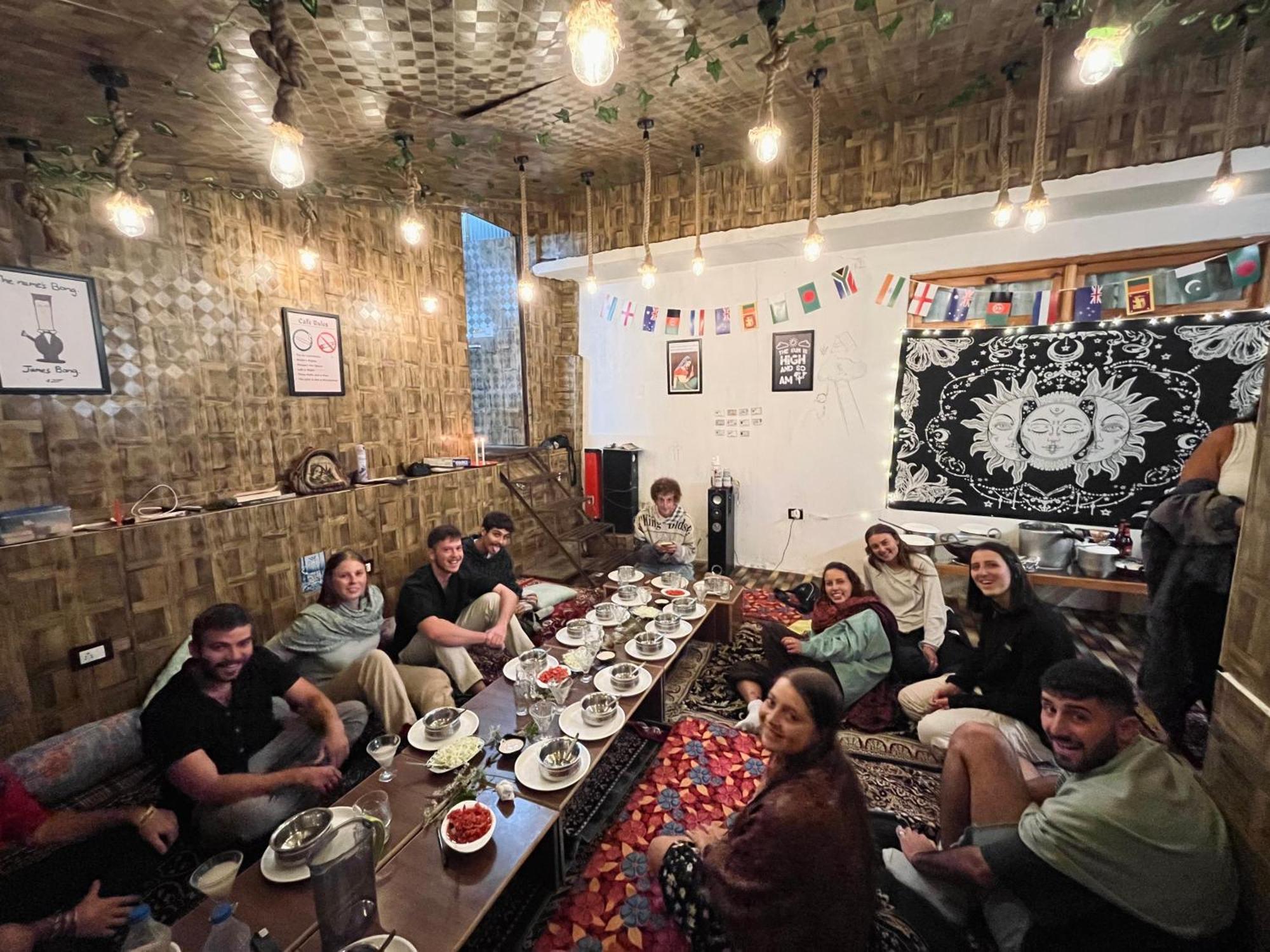 Yellowjackets Hostel Tosh Экстерьер фото